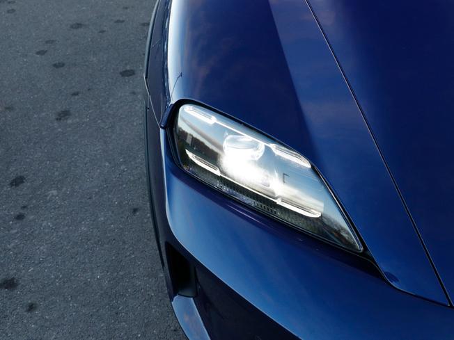 PORSCHE Taycan Photo 28