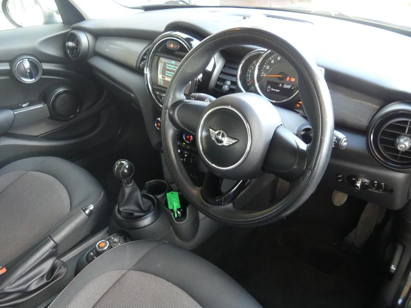 MINI Hatch Photo 19d843a6-32b8-43ae-bc83-9e585313ed5c.jpg