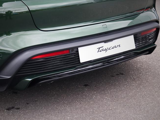 PORSCHE Taycan Photo 15