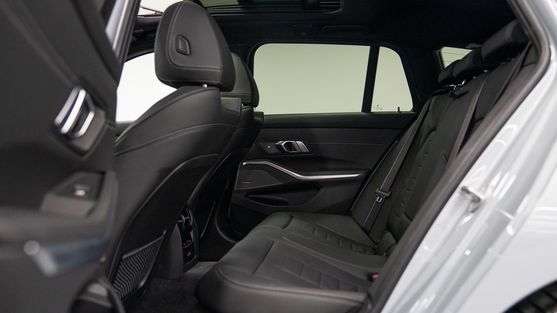 BMW 330i Touring Photo 19fec91b-9492-44d2-ad1e-eb6ef6733de7.jpg