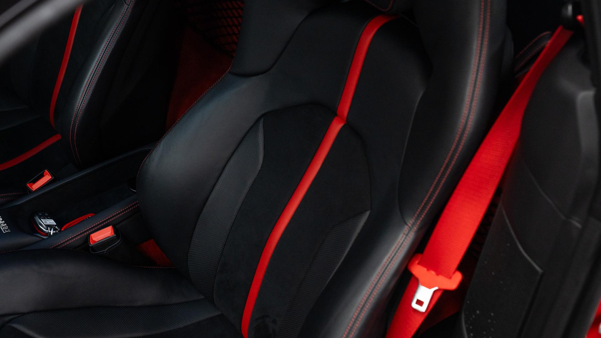 Ferrari F8 Photo 1a09722a-b444-4448-8de1-5c3f637048d9.jpg