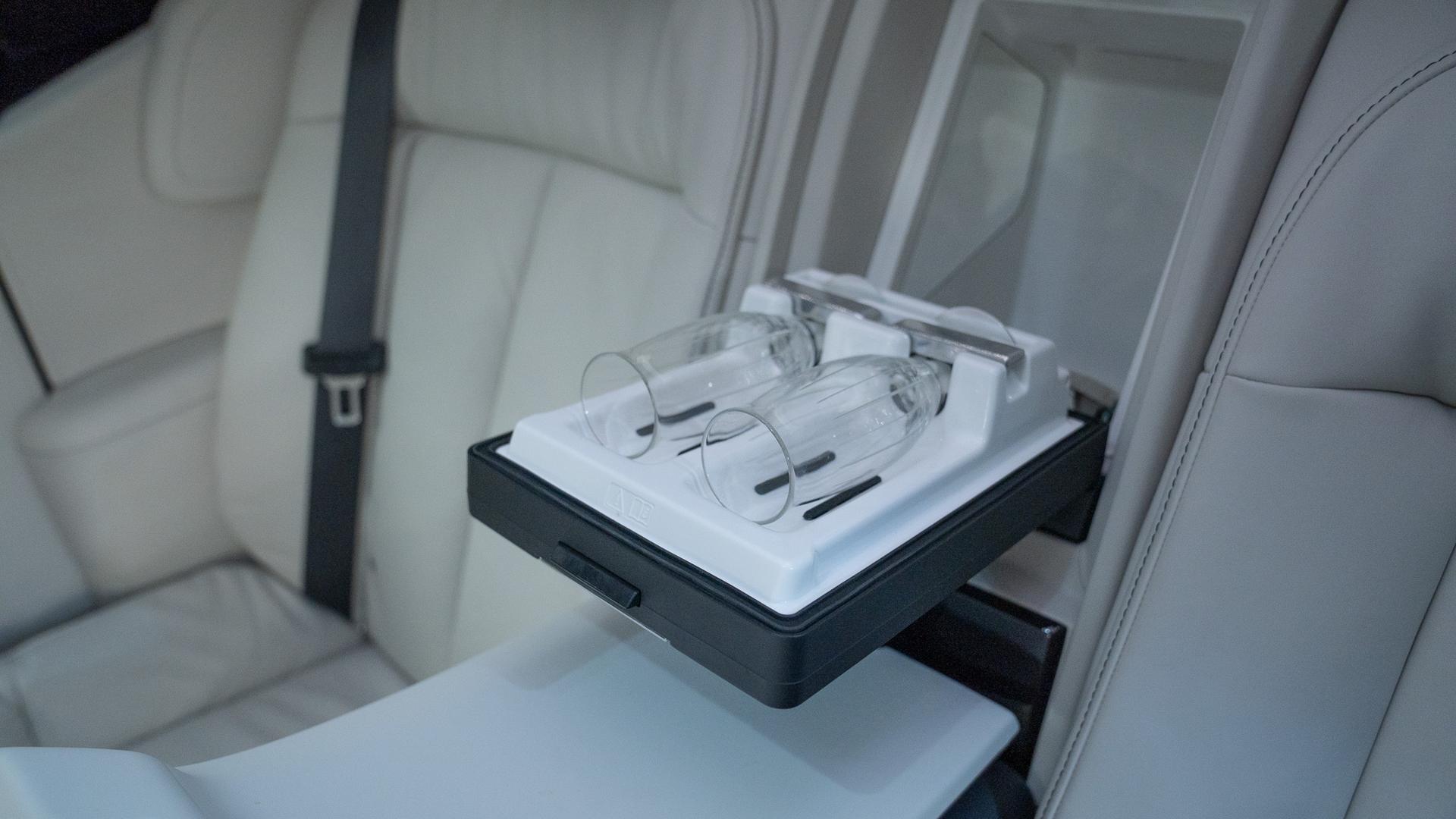 Rolls-Royce Phantom Photo 1a0ebda7-1f47-4da6-804a-7c7cb596dae4.jpg