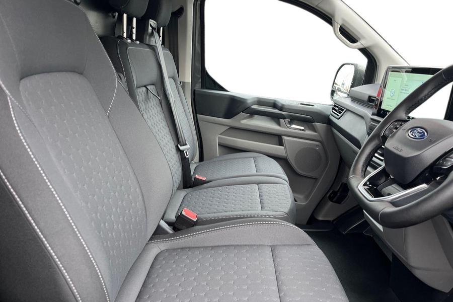 Ford TRANSIT CUSTOM Photo 1a1d9978-d571-4a17-853d-30e74257fcfd.jpg