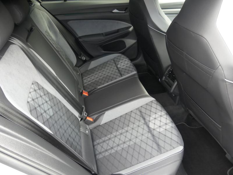 Volkswagen Golf Photo 1a26796a-a1b3-4101-92d6-be32c1d21c37.jpg