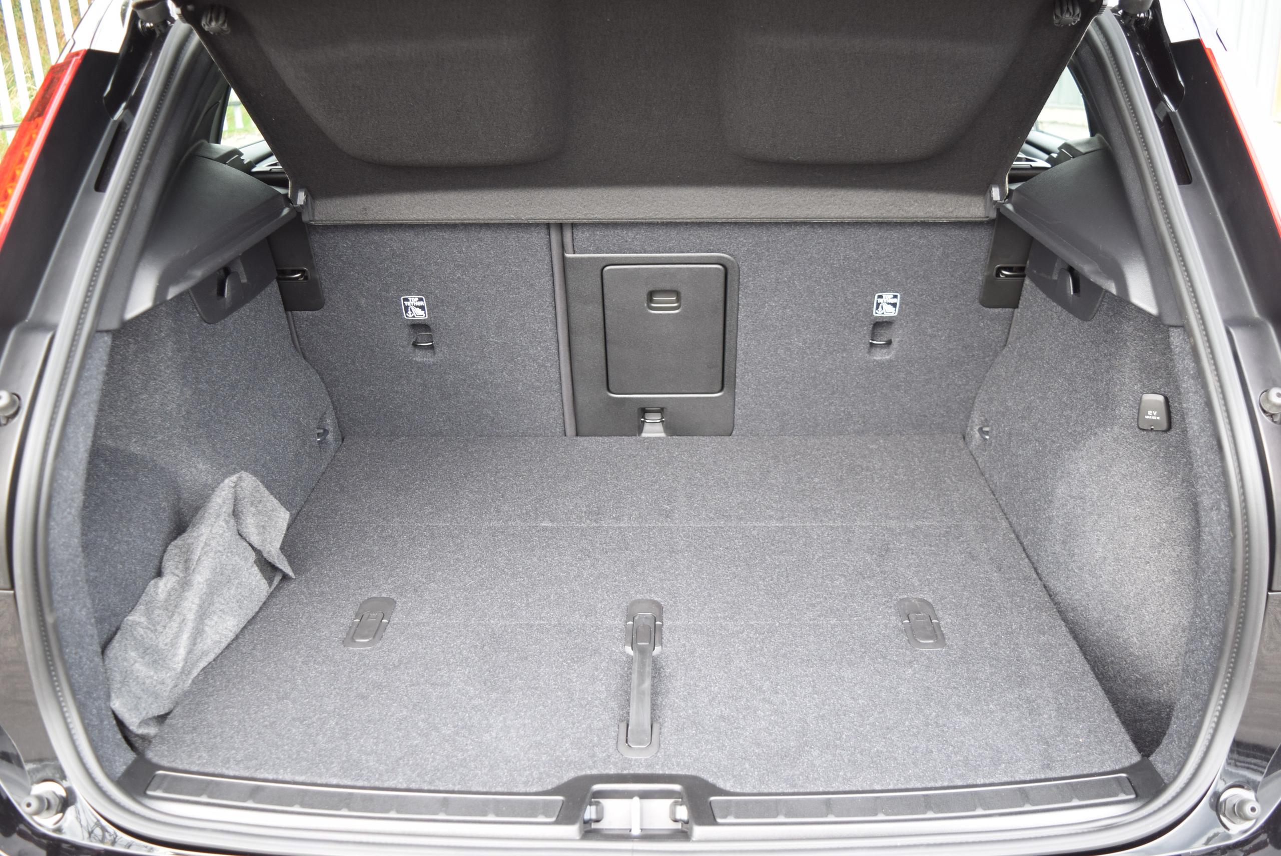 2026 VOLVO XC40 2.0 B4P Plus Dark 5dr Auto - vehicle photo 31 for sale on PureCar