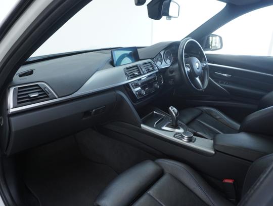 BMW 3 Series Photo 1a31aaca-cea0-4b80-82cd-926310246333.jpg