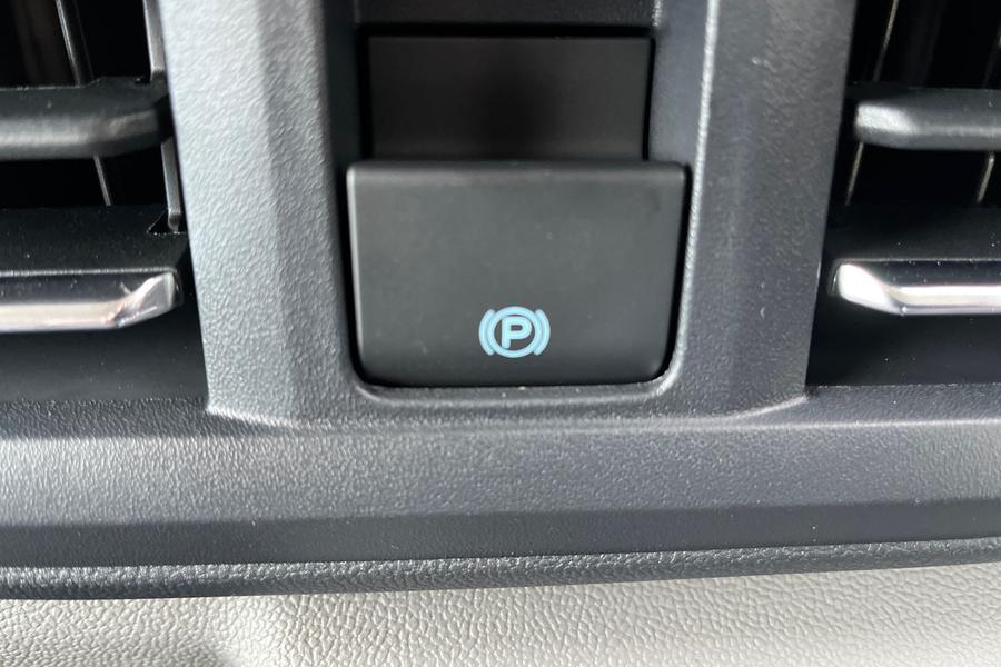 Ford TRANSIT CUSTOM Photo 1a43733b-7dd4-400c-ba83-ba41d5543772.jpg