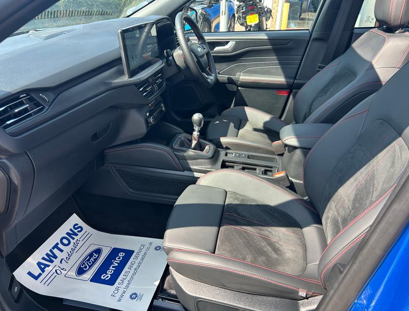 Ford Kuga Photo 1a475036-fb1e-420c-bc57-37e13b4a8d34.jpg