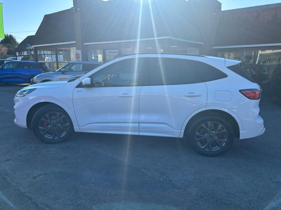 Ford Kuga Photo 1a532ab1-e8f0-4d22-8217-f5fb5f7468df.jpeg