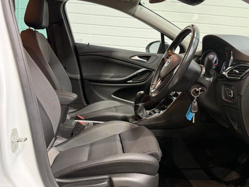 Vauxhall Astra Photo 1a5dbd37-a653-43f3-b8e8-92dc6a0b29af.jpeg