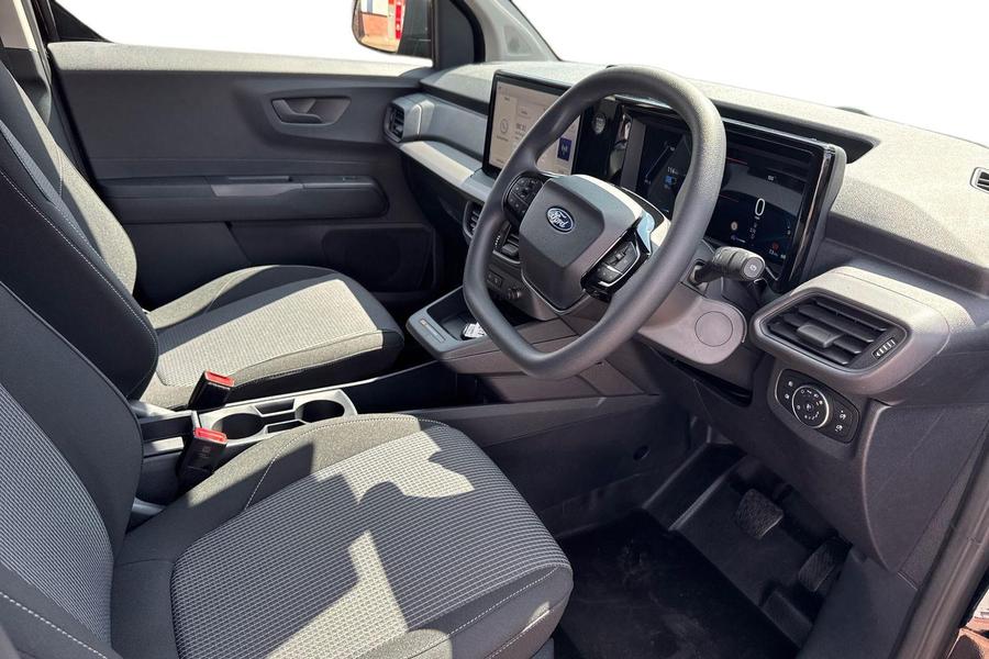 Ford E-TRANSIT COURIER Photo 1a7a9659-41c3-4de2-a2b5-b676c4cae49d.jpg
