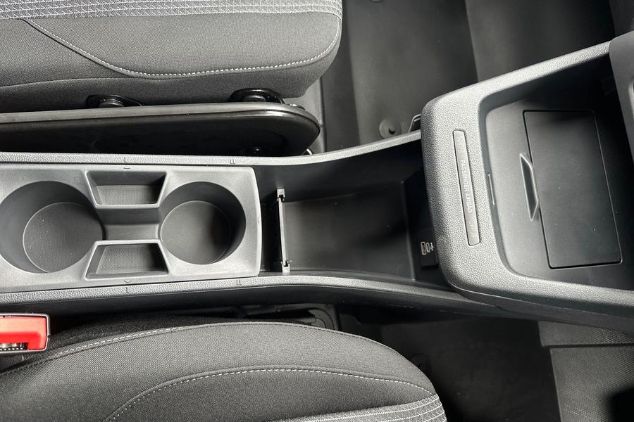 Ford E-TRANSIT COURIER Photo 1a82048e-883d-4773-bb87-8e483ab1e0f9.jpg