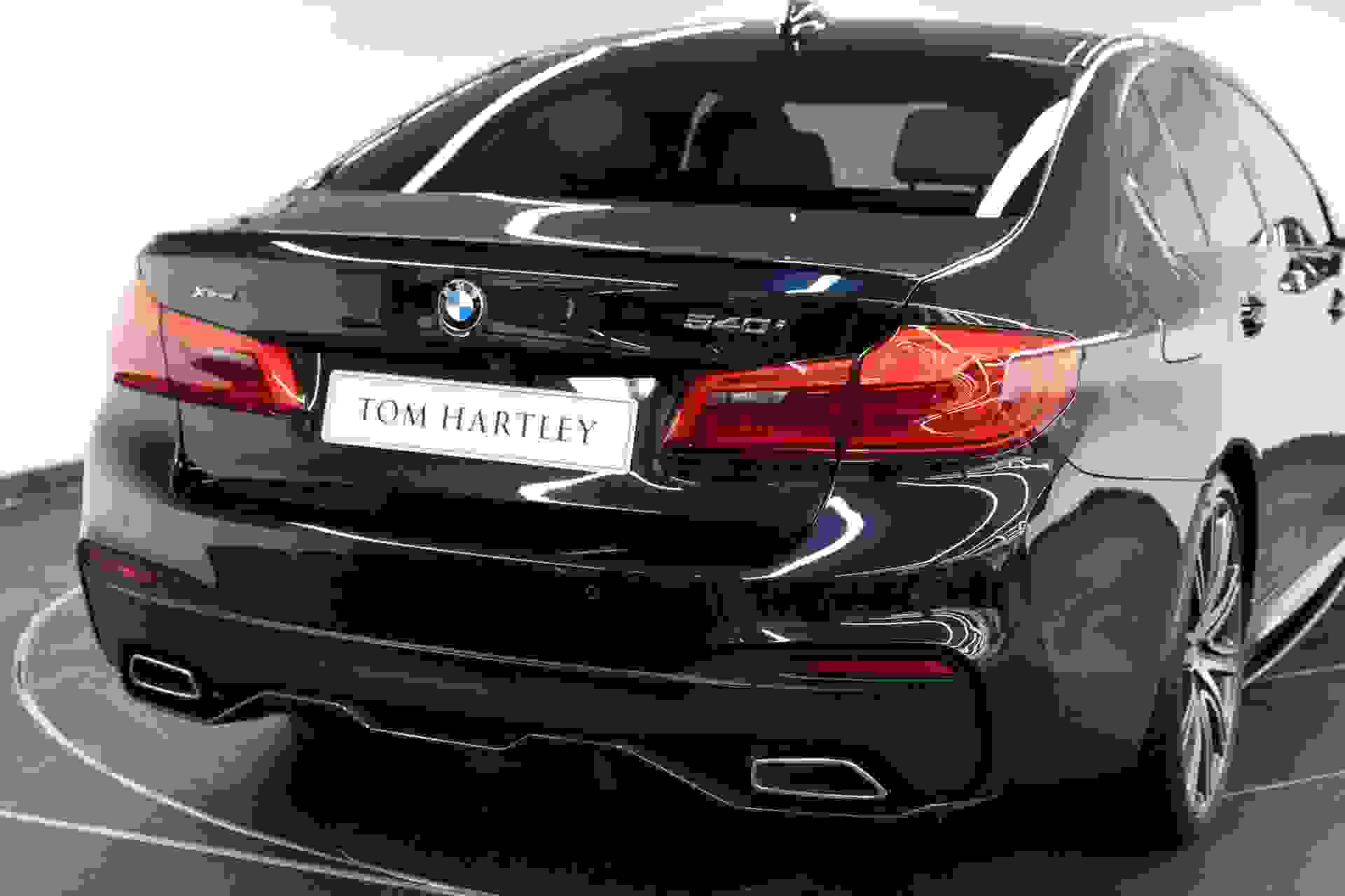 BMW 5 SERIES Photo 1a8a9795-5f0a-4cf3-aac9-d3946c0d73c3.jpg