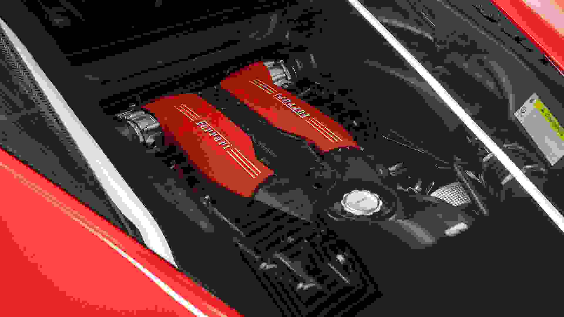 Ferrari 488 Photo 1a90783b-34f7-4002-8f7c-cf6a103bc702.jpg