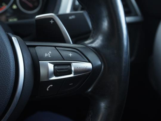 BMW 3 Series Photo 1aa7cfba-ab5d-40c7-9a22-5829066ebdb3.jpg