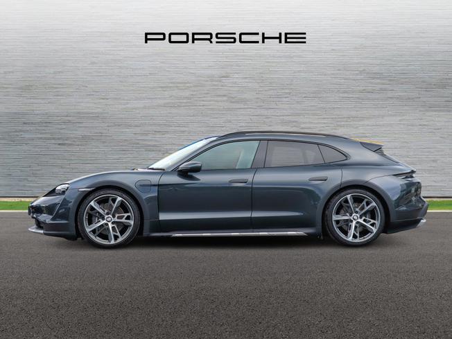 Porsche TAYCAN Photo 5