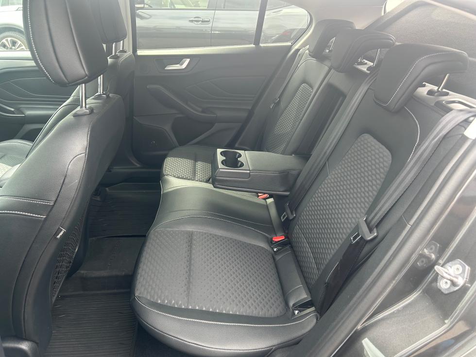 Ford Focus Photo 1ac488ba-e079-4d73-b318-2c663e45c432.jpeg