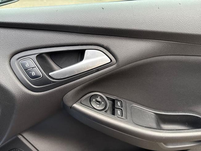 FORD Focus Photo 26