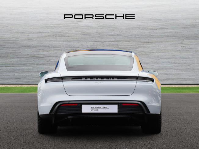 PORSCHE Taycan Photo 7