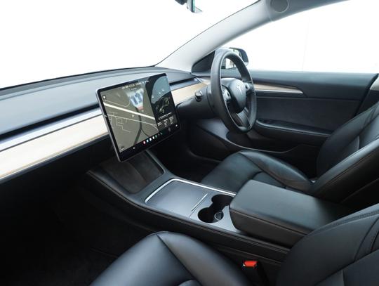 TESLA Model 3 Photo 1aea6060-50db-40e4-b843-87fc70b301aa.jpg