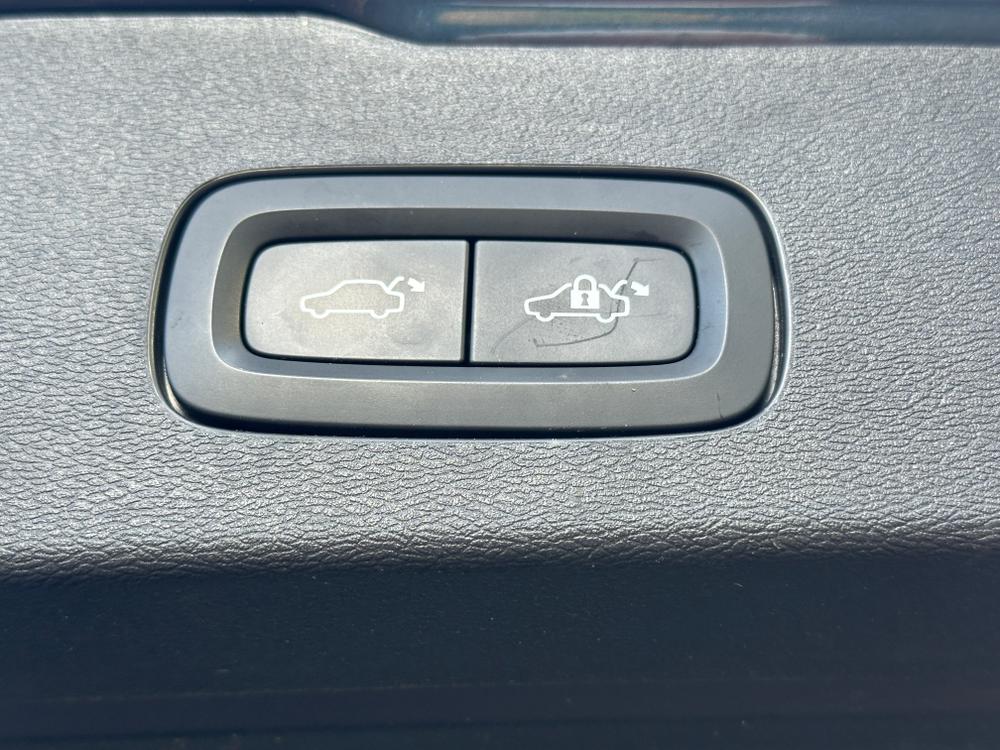 Used Volvo V60 CP72VMO 26