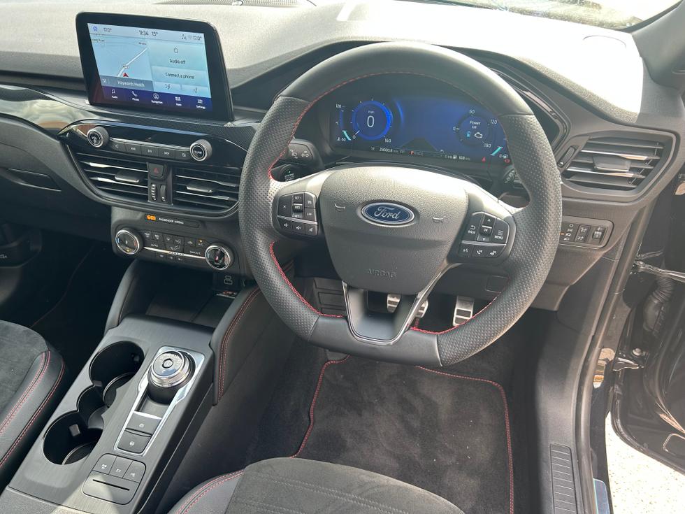 Ford Kuga Photo 1af48954-10c3-493c-8cd0-2658ddc52e4a.jpeg