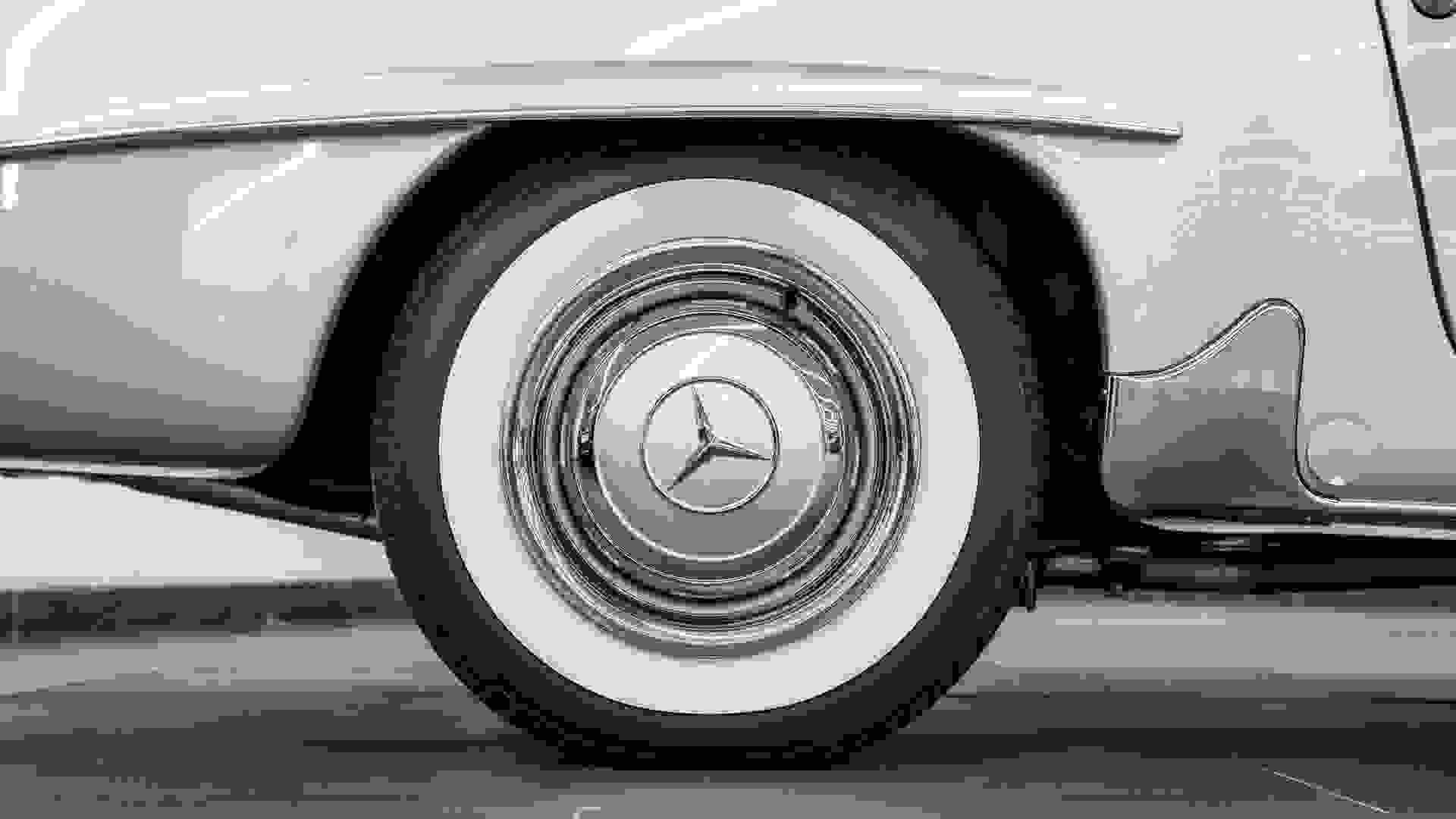 Mercedes-Benz 190SL Photo 1af63a25-bc78-4322-9d38-6f6aec43e604.jpg