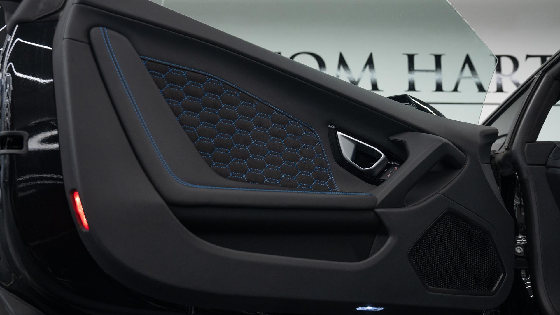 LAMBORGHINI Huracan Photo 1afb5541-e67e-4530-9494-5647e325c2b9.jpg