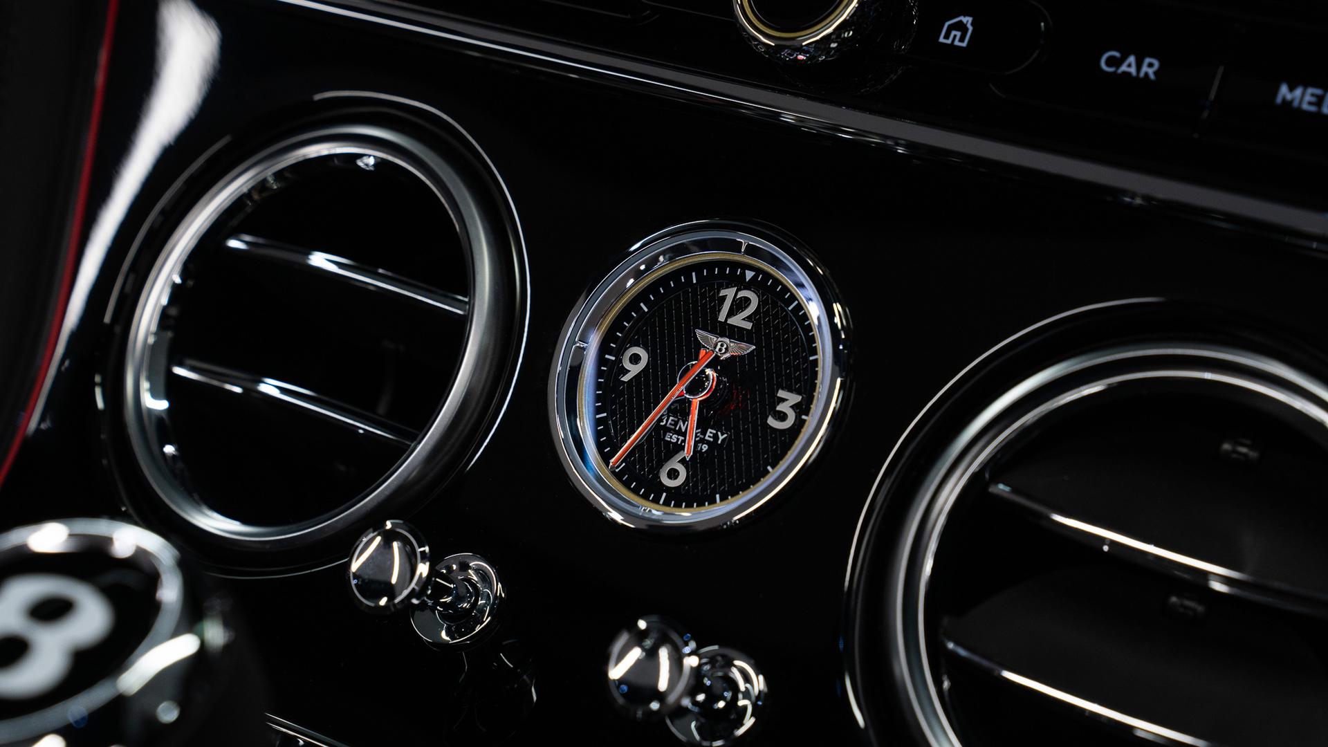 Bentley Continental Photo 1b172b75-2683-49b2-afa7-a0b3b7df7cc6.jpg