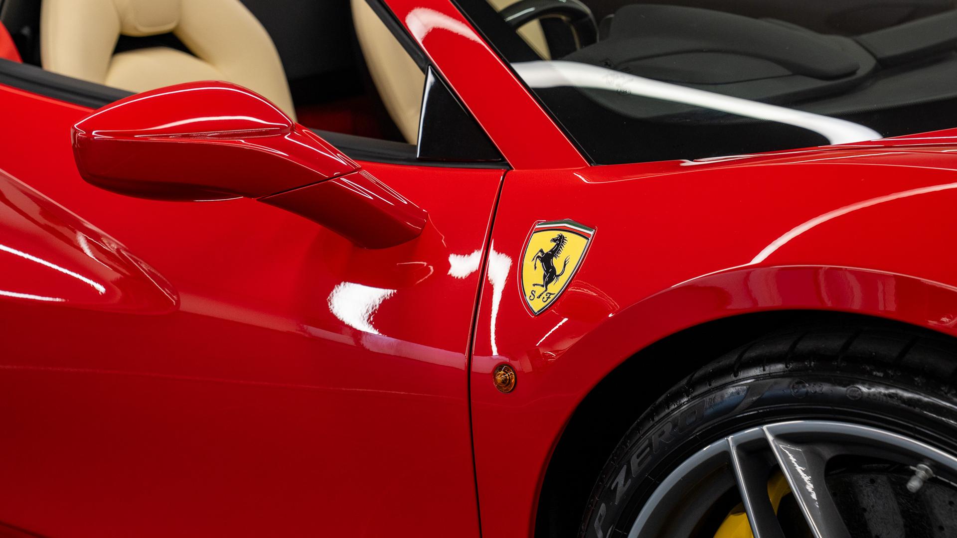 Ferrari 488 Photo 1b35cc3c-f1c0-454d-ab87-05fe9ceb4ceb.jpg