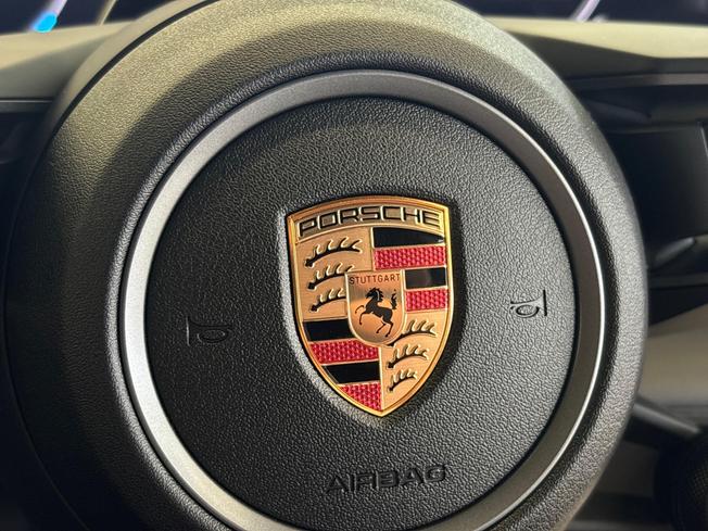 Porsche Taycan Photo 51