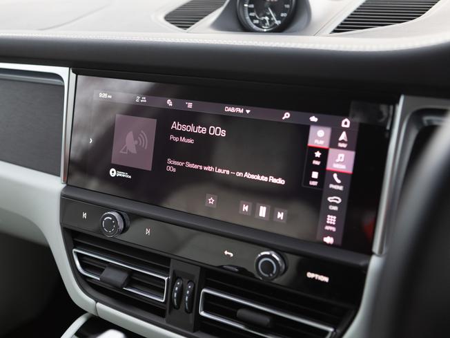 PORSCHE Macan Photo 15
