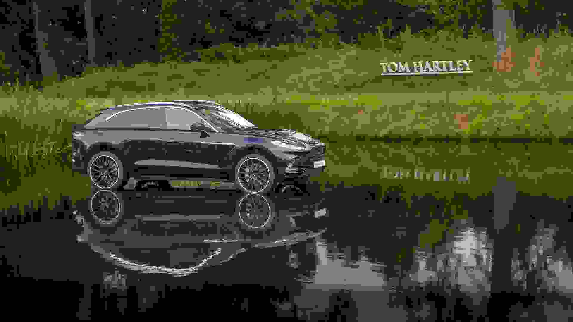 Aston Martin DBX Photo 1b4c0d1f-943d-43ee-b738-daa8eb9189bb.jpg