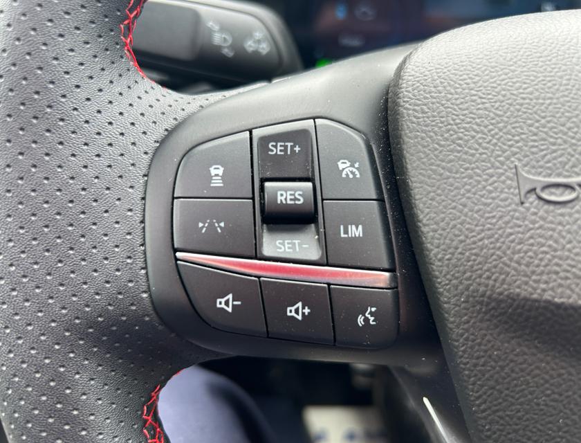 Ford Kuga Photo 1b572af0-f06e-48cd-a567-ac86f096cde4.jpg