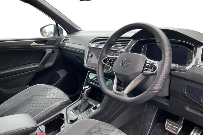 VOLKSWAGEN Tiguan Photo 8