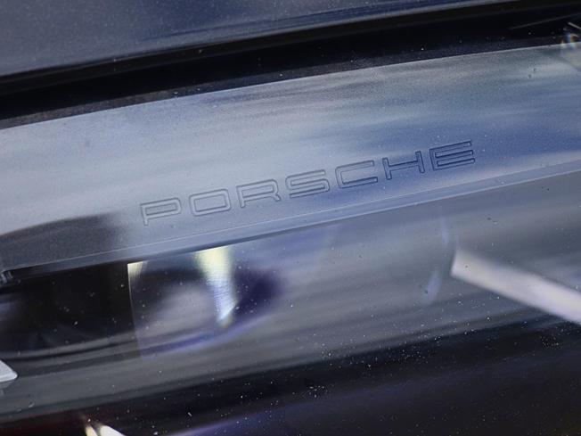 PORSCHE Taycan Photo 13