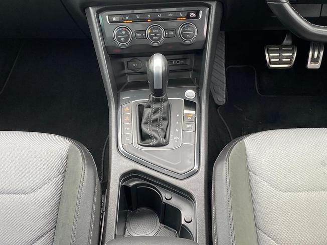 VOLKSWAGEN Tiguan Photo 11