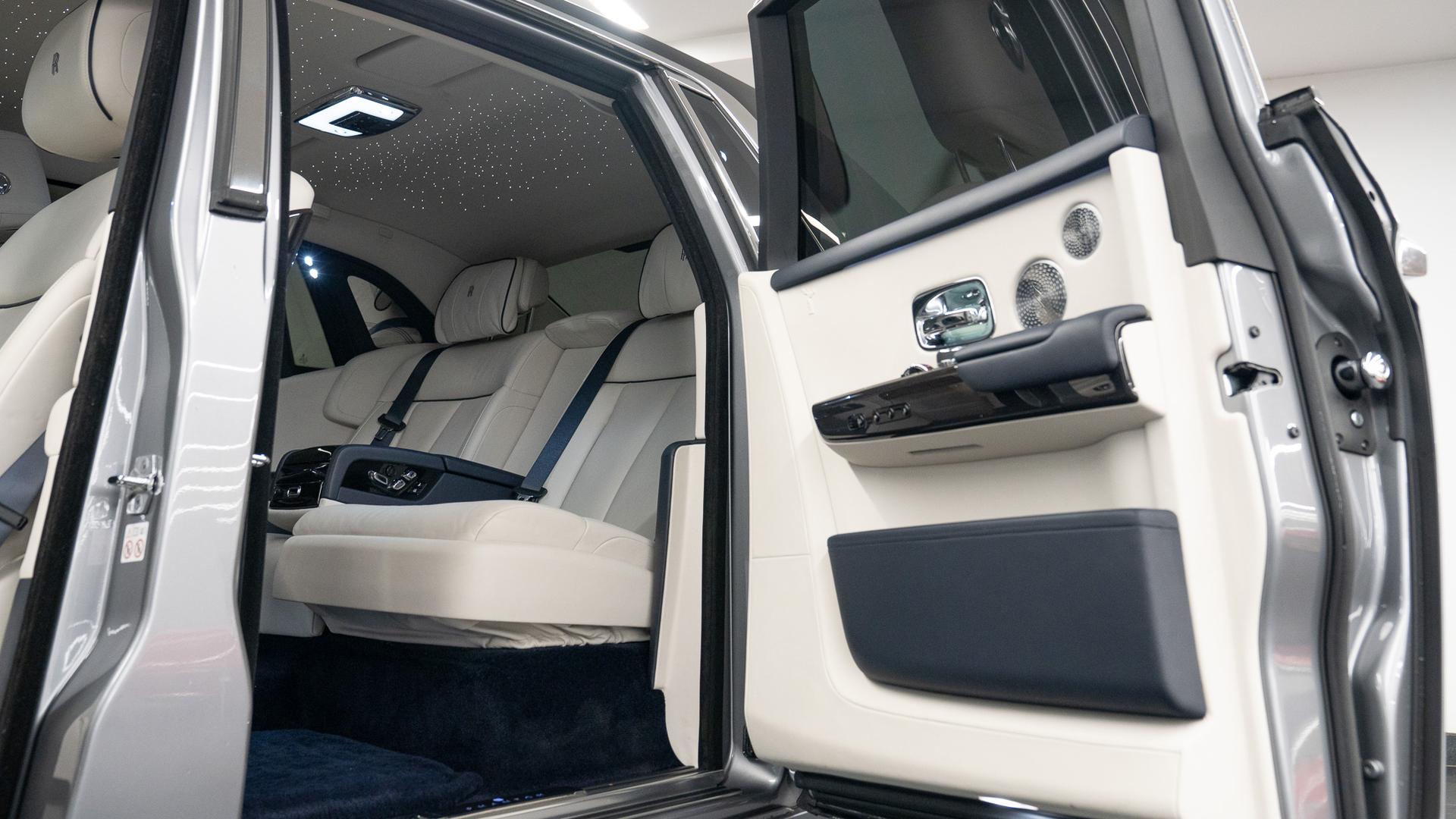 Rolls-Royce Phantom Photo 1bb5dbf4-902f-4f27-854e-9bb7a90cfee1.jpg