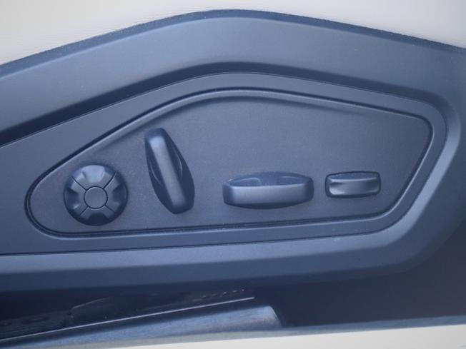 PORSCHE Taycan Photo 14