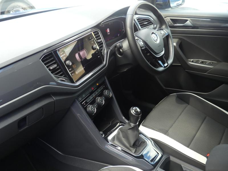Volkswagen T-Roc Photo 1bd0bccf-f99c-43a8-aa98-66d64b91d7ee.jpg