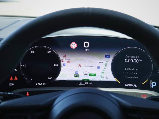 PORSCHE Taycan Photo 35