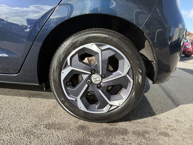 Honda Jazz Photo 1bda759a-1143-40ab-b280-b1d7d92e83b5.jpg