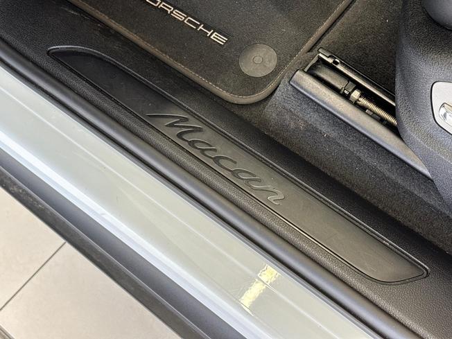 PORSCHE Macan Photo 29