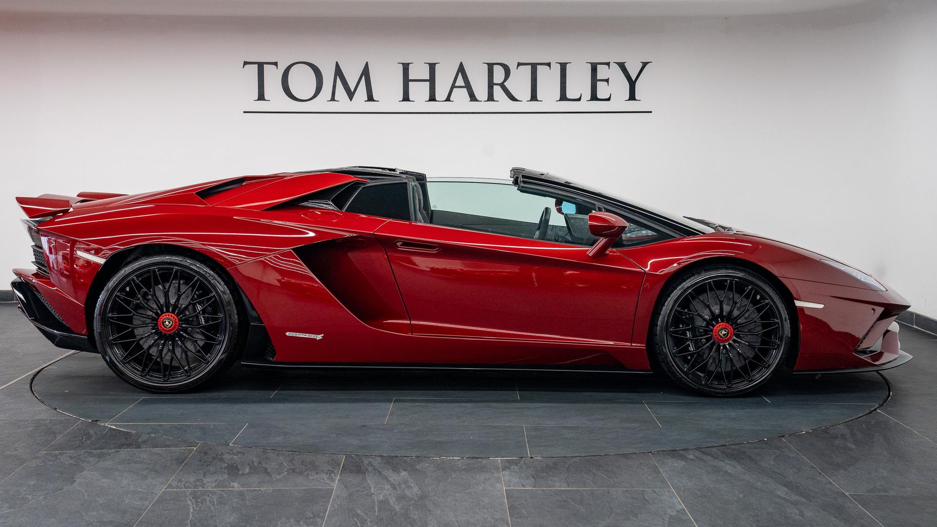 LAMBORGHINI Aventador Photo 1c120547-b928-42ec-8347-f507ed4be8fc.jpg