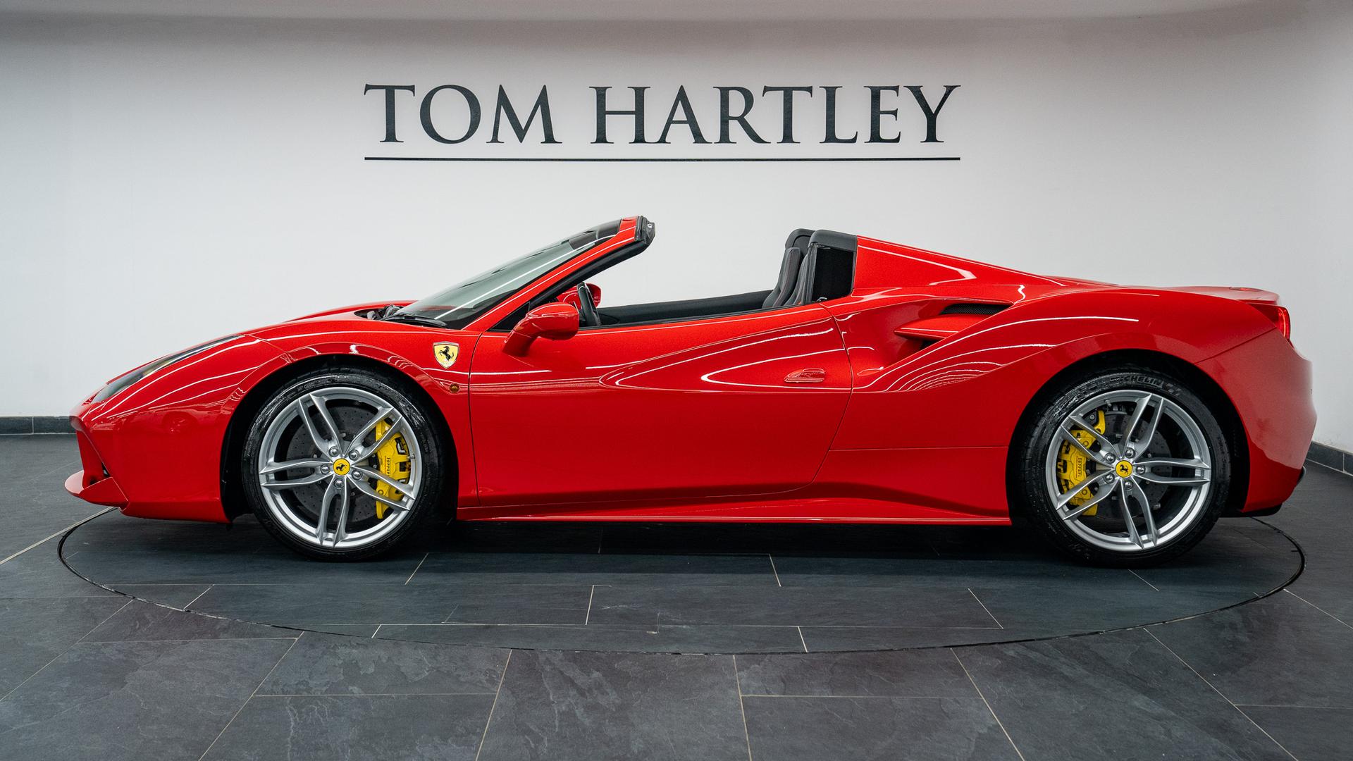 Ferrari 488 Photo 1c179e8e-92c1-468f-993a-ba78d40e692a.jpg