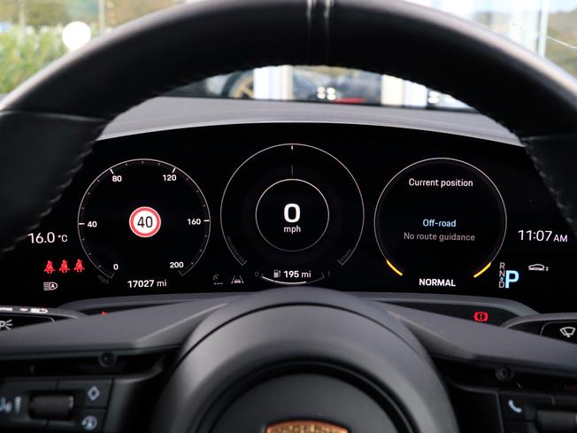 PORSCHE Taycan Photo 31
