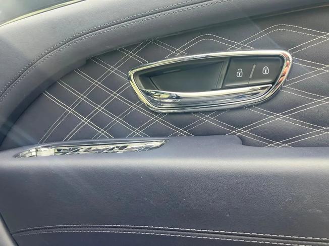 BENTLEY Bentayga Photo 10