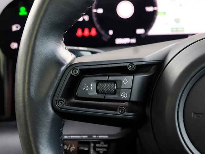 PORSCHE Taycan Photo 25