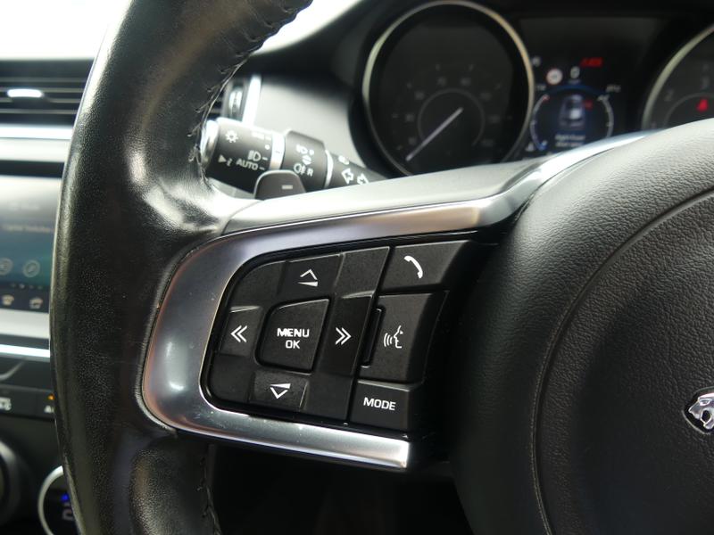 Jaguar E-PACE Photo 1c49cf59-82c4-4248-935a-a6b058cd8136.jpg