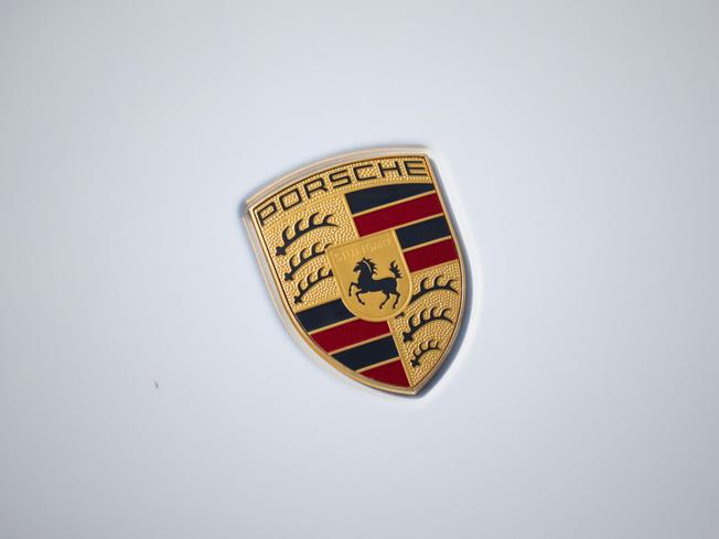 PORSCHE Taycan Photo 10